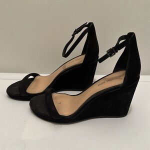 Gianni Bini Black Suede Wedge Heels